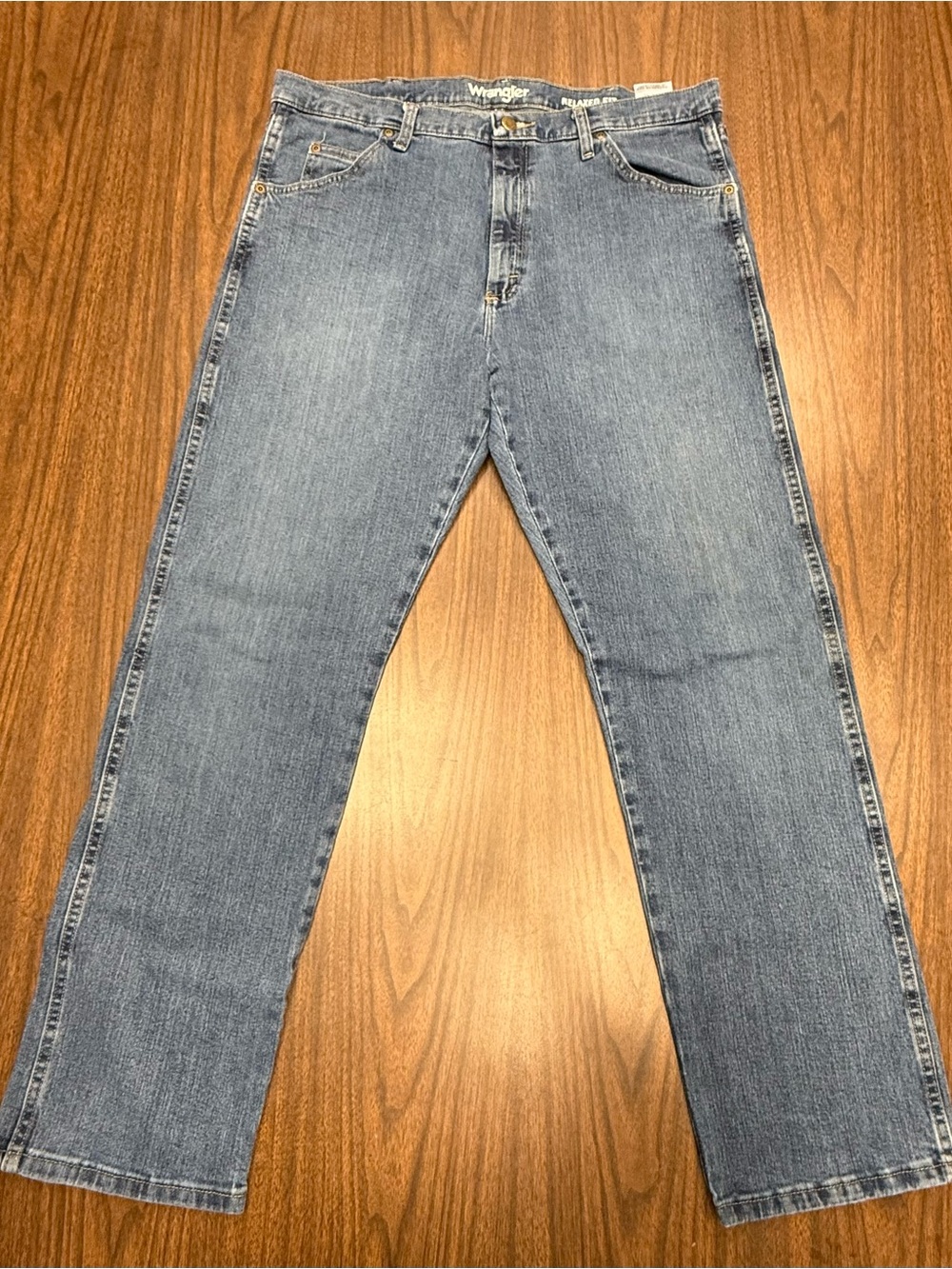 Wrangler Men’s Relaxed Fit Jeans in Light Blue Wash Size 34” x 32”